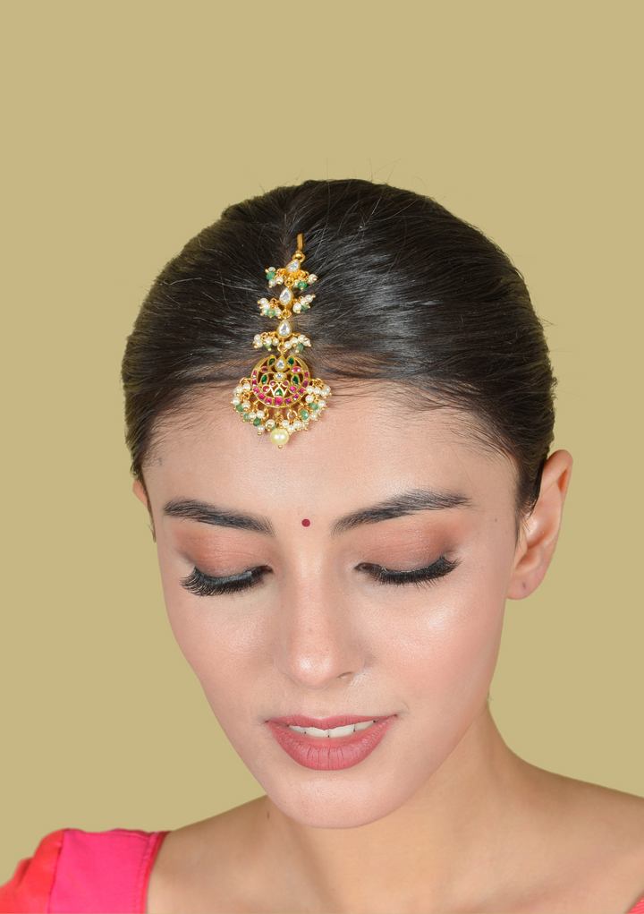 Simply Classic Jadau Kundan Maangtikka With Pearl and Green Beads Hangings