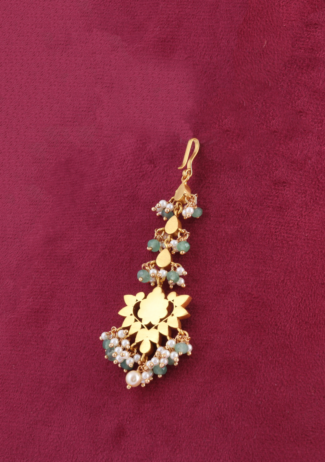 Elegant Designer Jadau Kundan Maangtikka with Pearls and Green Beads Hangings