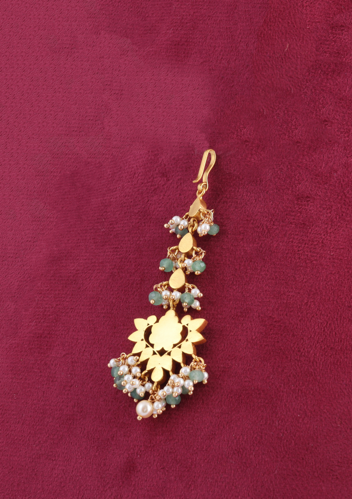 Elegant Designer Jadau Kundan Maangtikka with Pearls and Green Beads Hangings