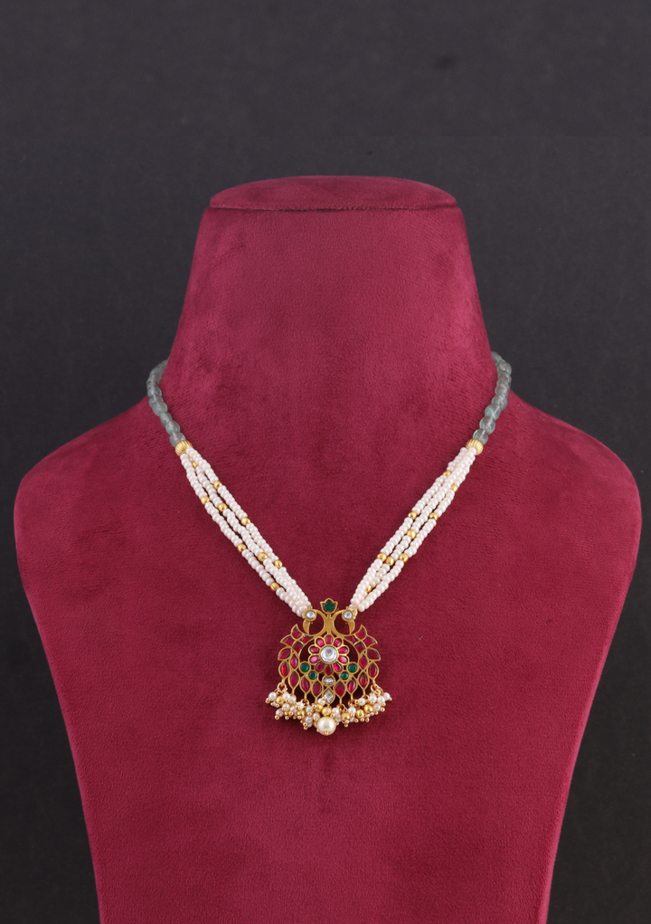 Simple and Elegant Jadau Kundan Necklace