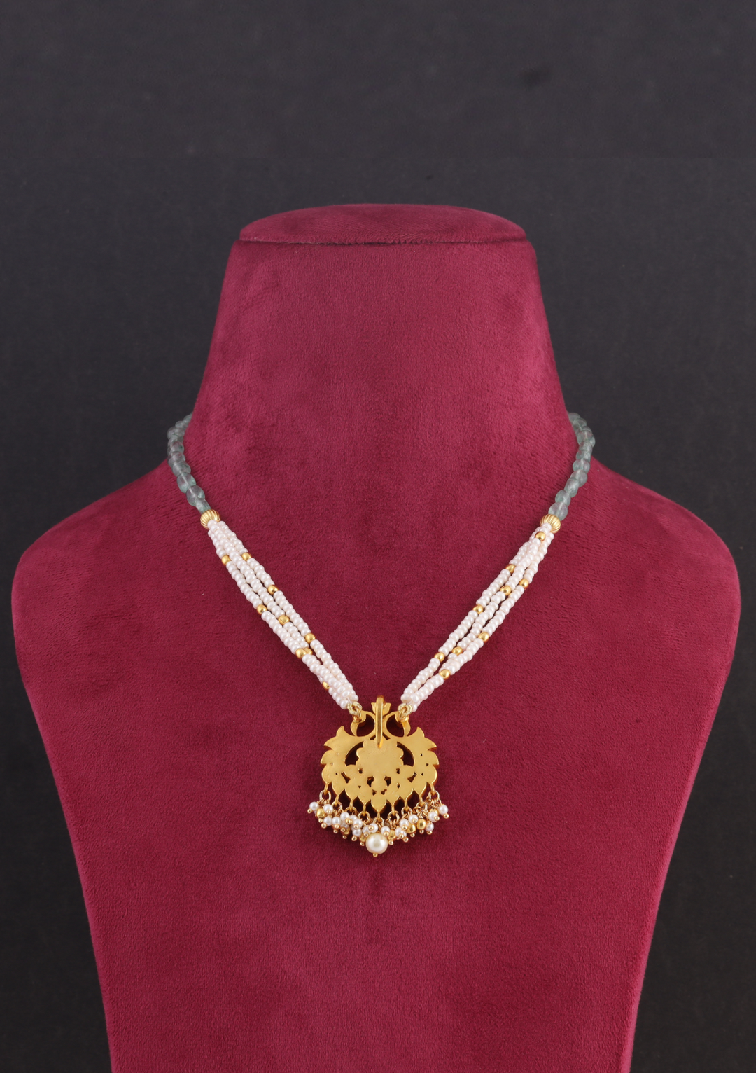 Simple and Elegant Jadau Kundan Necklace