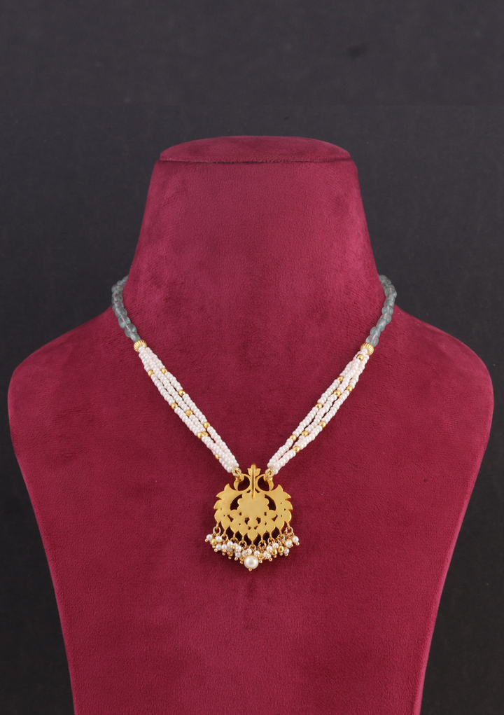 Simple and Elegant Jadau Kundan Necklace