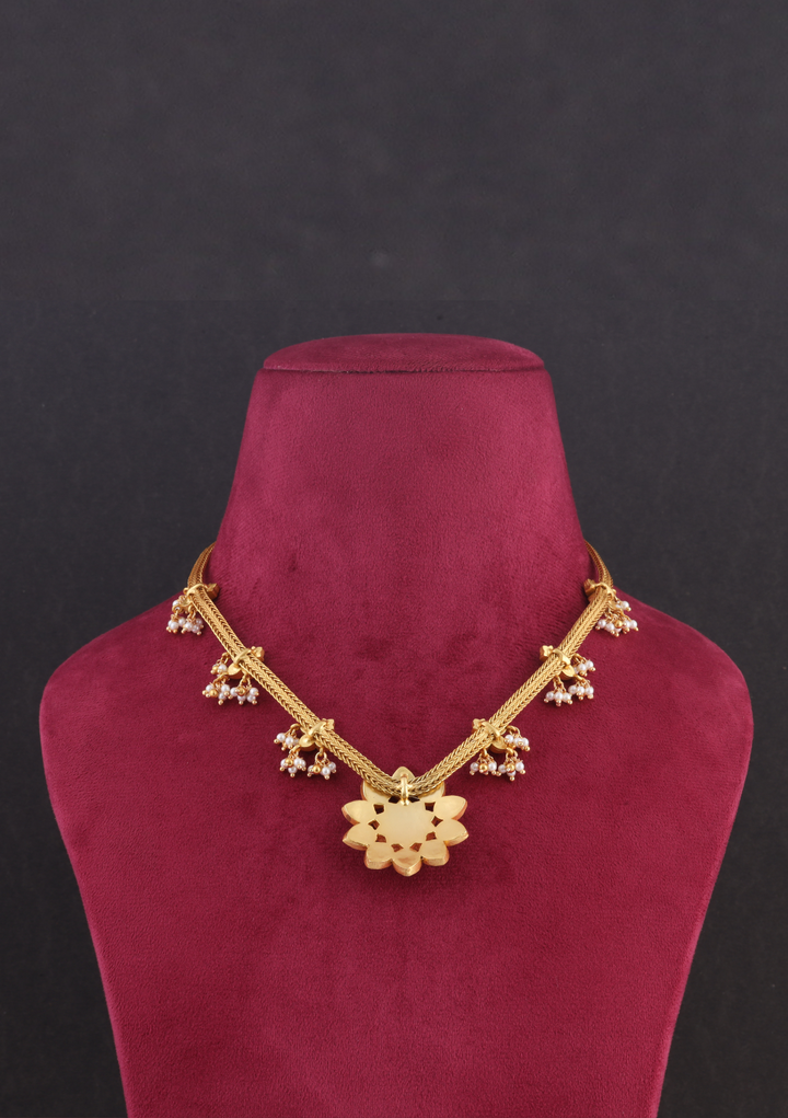 Simple Floral Jadau Kundan Short Necklace