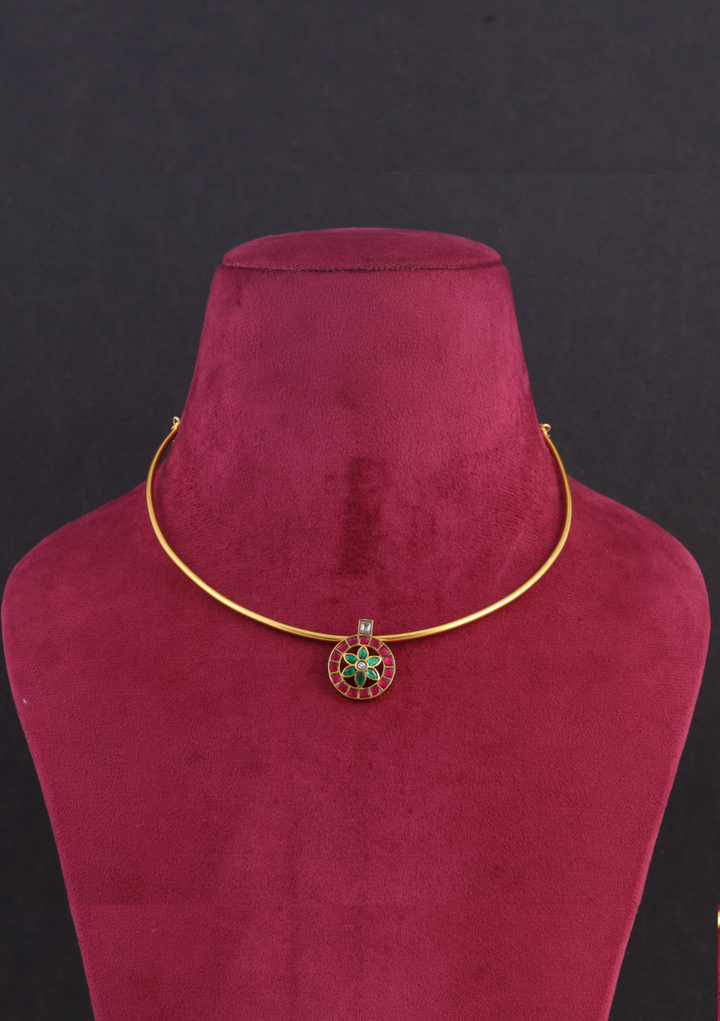 Simple Elegant Jadau Kundan Hasli Necklace