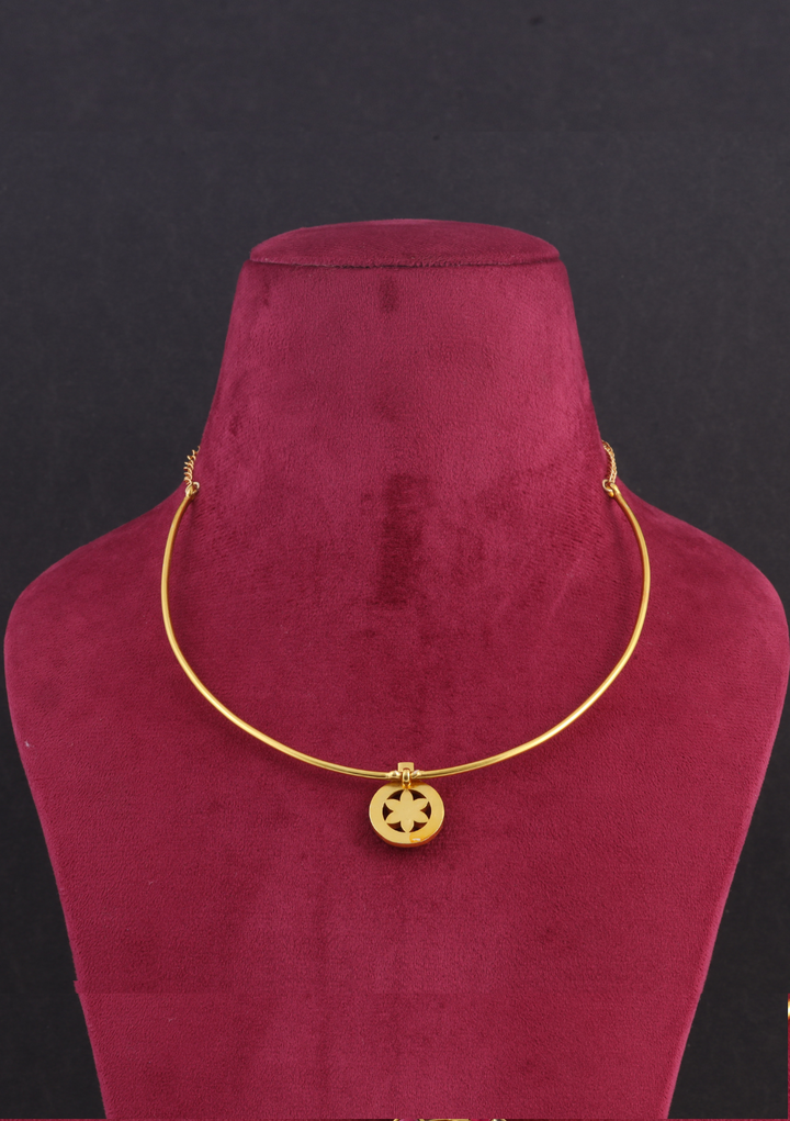 Simple Elegant Jadau Kundan Hasli Necklace