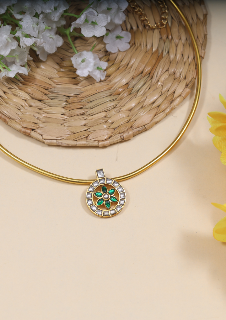 Simple Elegant Jadau Kundan Hasli Necklace
