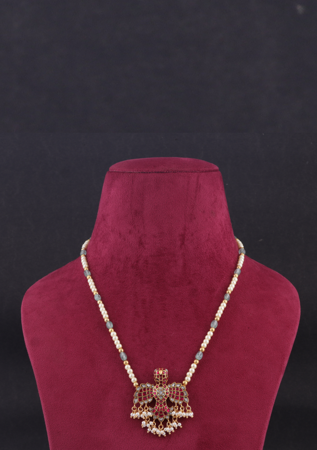 Graceful Jadau Kundan Neckace with Pearls and Green Emeral Beads