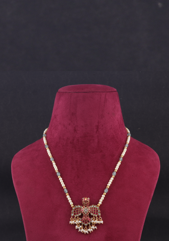 Graceful Jadau Kundan Neckace with Pearls and Green Emeral Beads