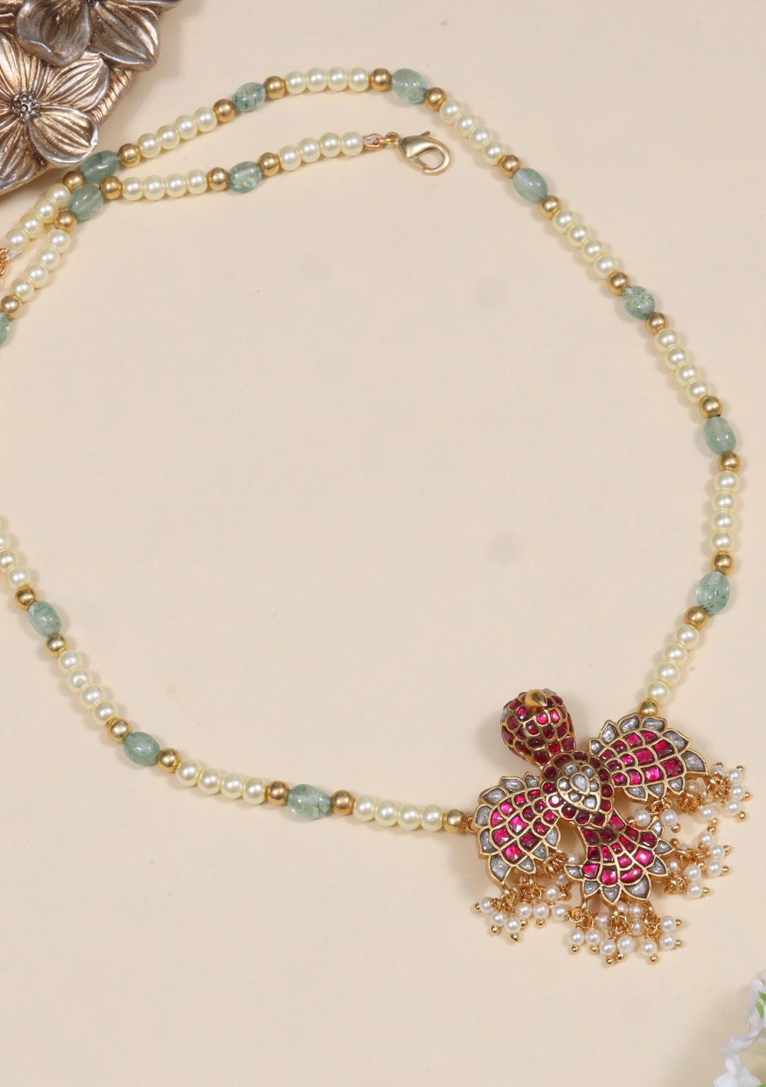 Graceful Jadau Kundan Neckace with Pearls and Green Emeral Beads
