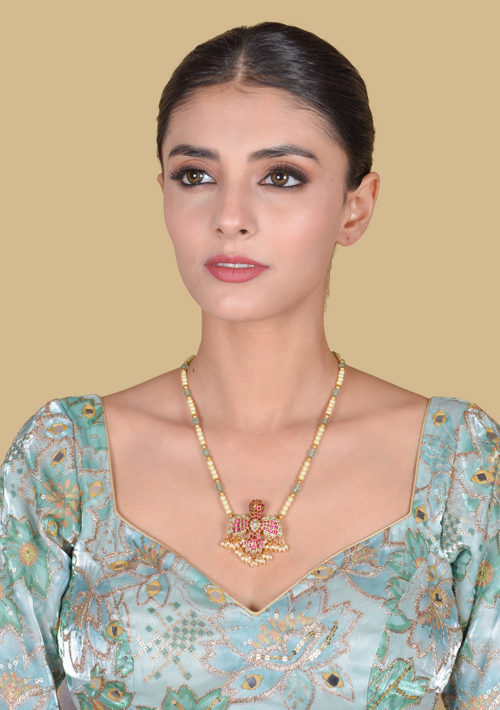 Graceful Jadau Kundan Neckace with Pearls and Green Emeral Beads