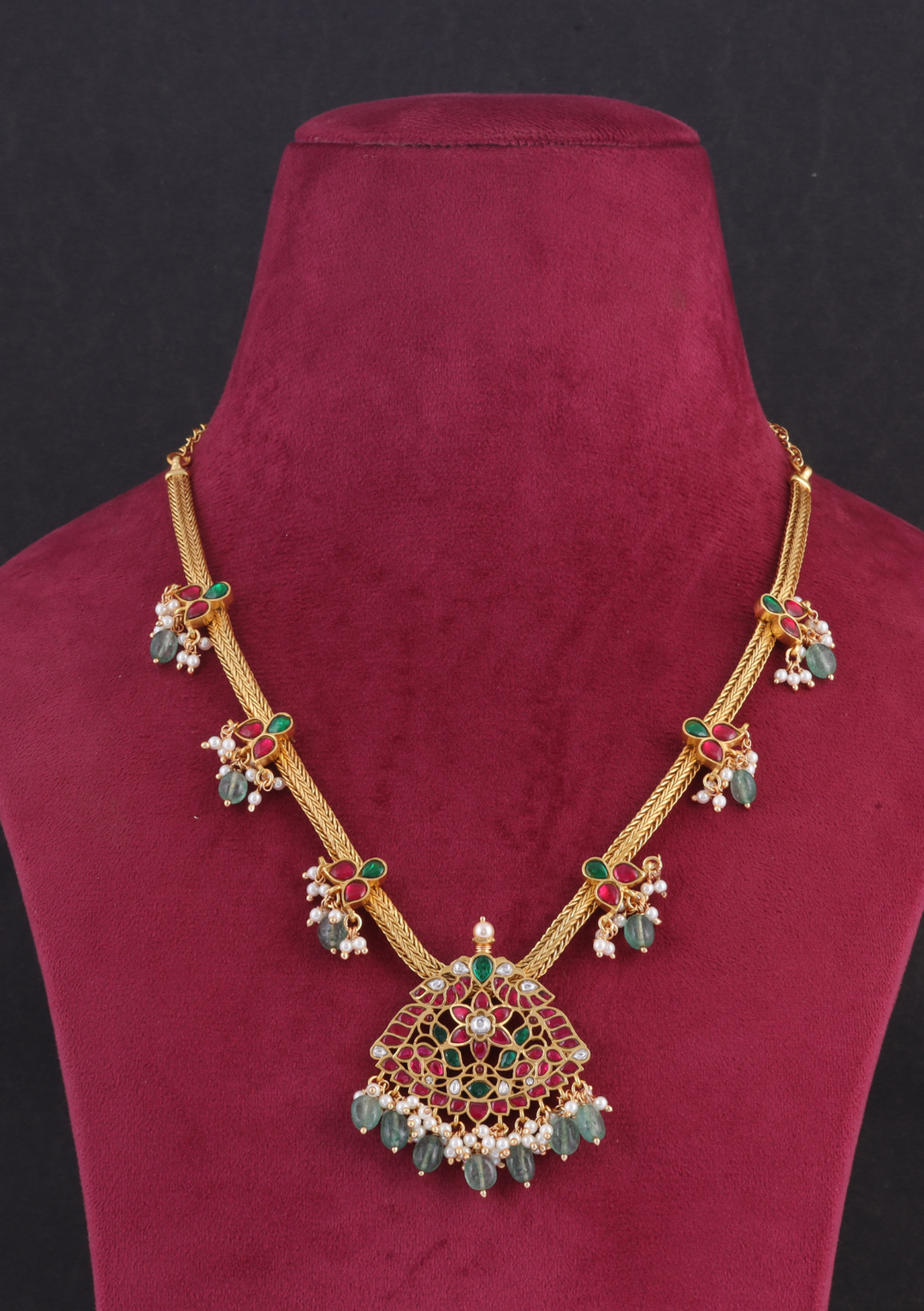Elegant and Stylish Jadau Kundan Short Necklace with Green Emerald Beads and Pearls Hangings