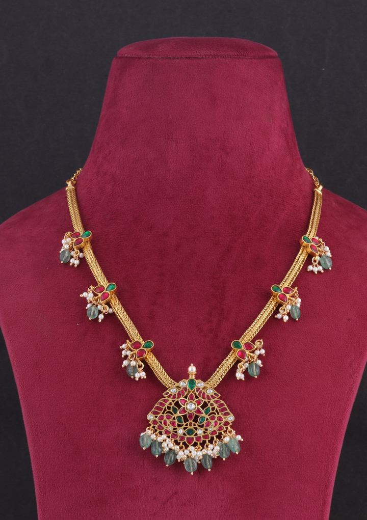 Elegant and Stylish Jadau Kundan Short Necklace with Green Emerald Beads and Pearls Hangings