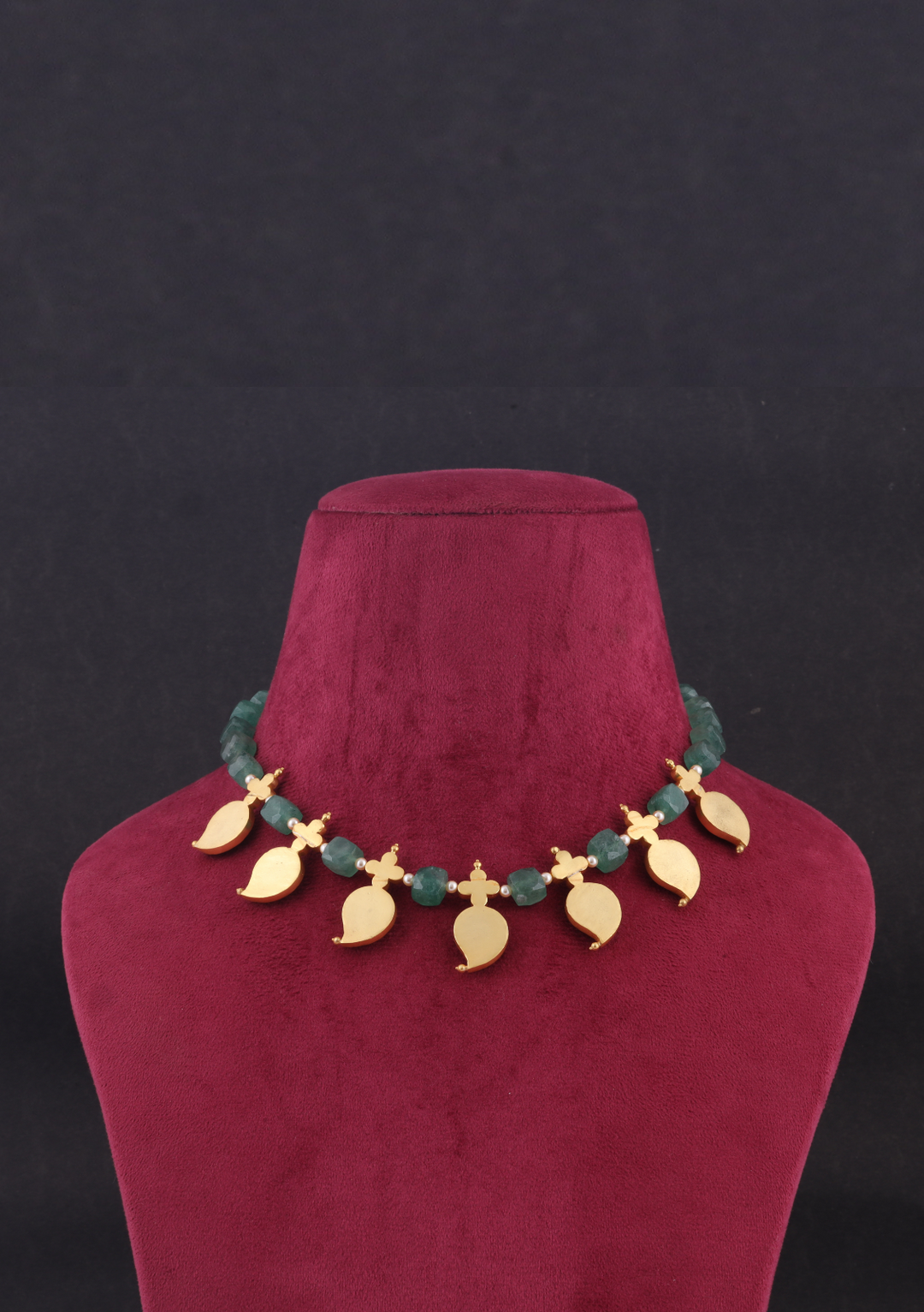 Classic Mango Jadau Kundan Short Necklace with Green Emerald Beads