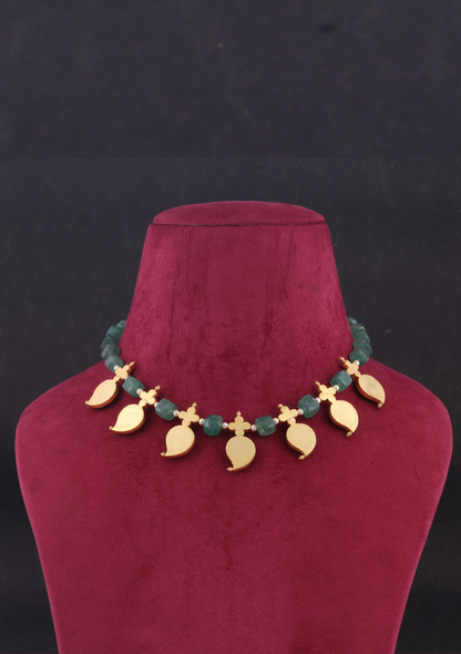 Classic Mango Jadau Kundan Short Necklace Earring Set with Green Emerald Beads