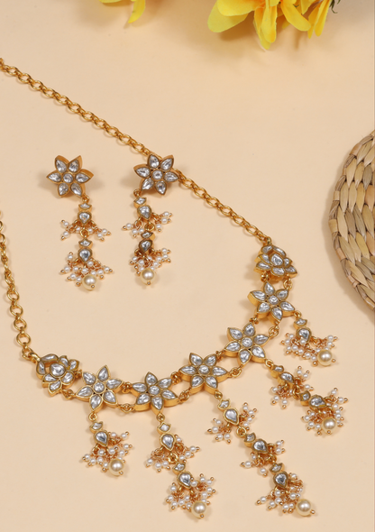 Graceful Jadau Kundan Short Choker Necklace Earring Set