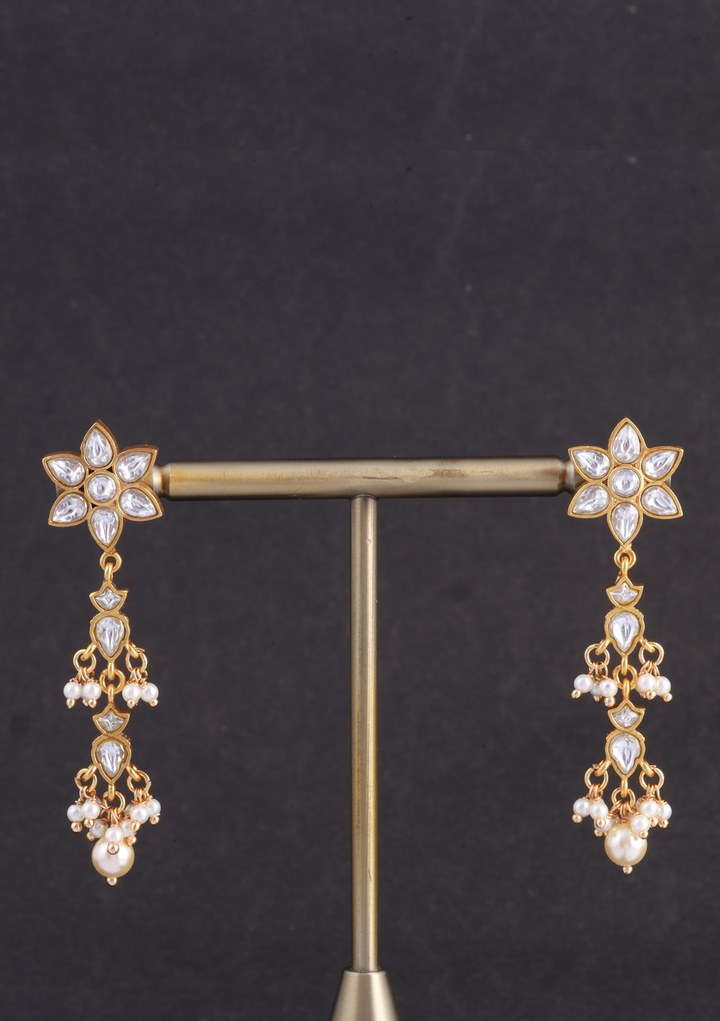 Graceful Jadau Kundan Short Choker Necklace Earring Set