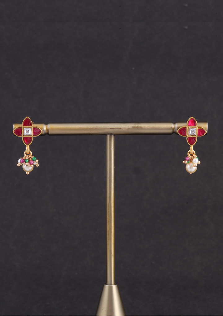 Cute Little Jadau Kundan Pendant Earring Set with Pearl Hangings
