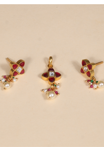 Cute Little Jadau Kundan Pendant Earring Set with Pearl Hangings