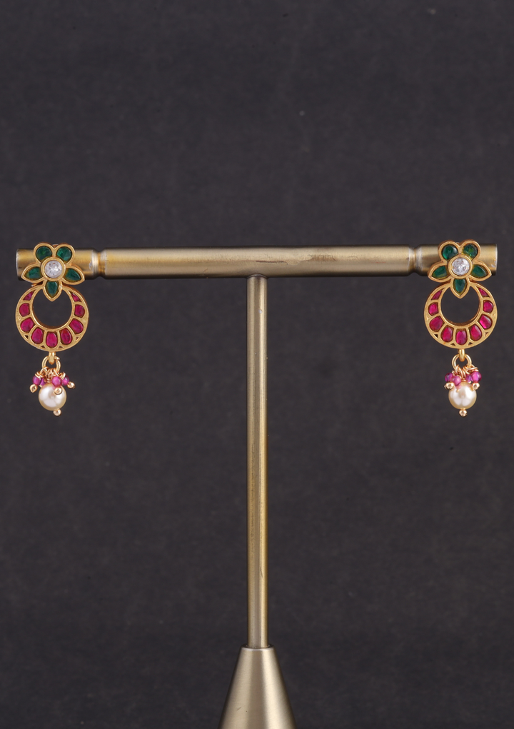Minimalist Designer Jadau Kundan Pendant Earring Set with Pearl Hangings