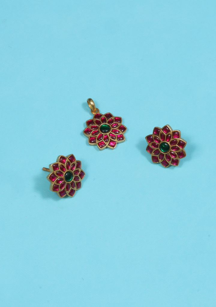 Beautiful Floral Motif Designer Jadau Kundan Pendant Earring Set