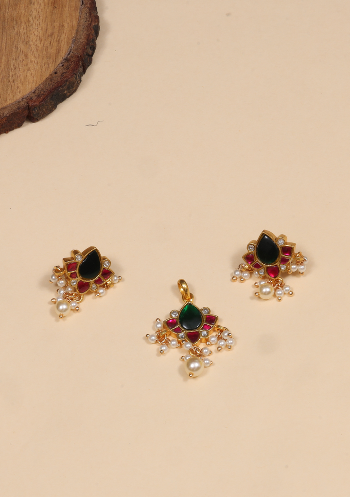 Pretty Designer Jadau Kundan Pendant Earring Set with Pearl Hangings