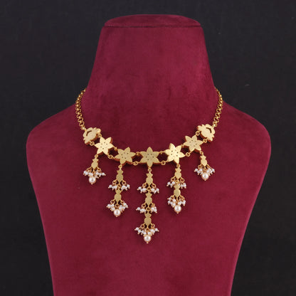 Graceful Jadau Kundan Short Choker Necklace Earring Set